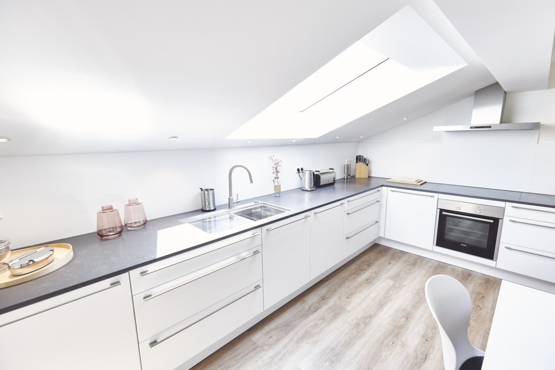 Helles Penthouse in Bad Wiessee | Moderne Küche & stilvolles Design | Ideal für komfortable Ferien.