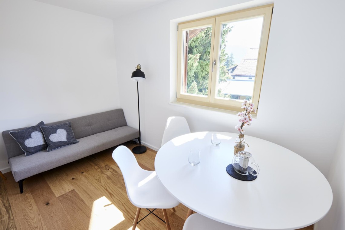 Helles Apartment in Bad Wiessee mit modernem Interieur, ideal für Paare, nahe Tegernsee. Buchen Sie Ihr Urlaubserlebnis bei stayFritz.