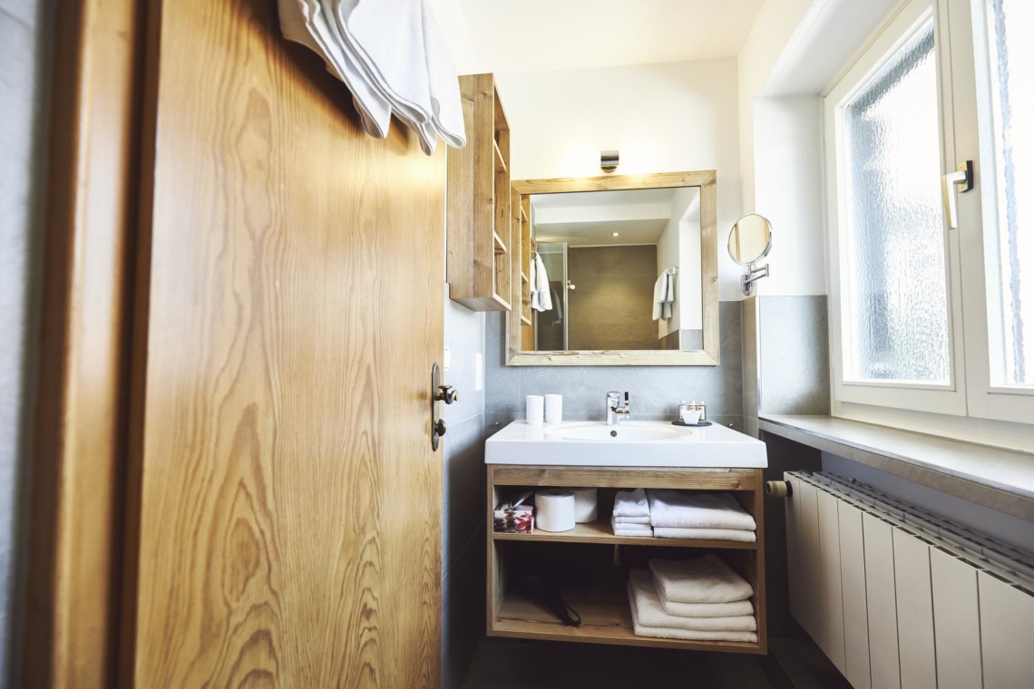 Gemütliches Bad im Studio Apartment, ideal für entspannten Aufenthalt in Bad Wiessee.