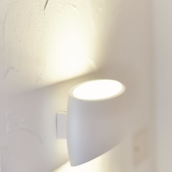 Gemütliches Licht im Bad Wiesseer Studio-Apartment – ideal für entspannte Urlaubstage.