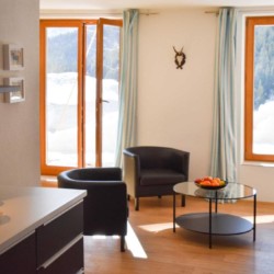 Gemütliches Apartment in Schliersee, mit stilvoller Einrichtung & winterlichem Ausblick – ideal für Ihren Bergurlaub. #stayFritz