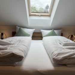 Gemütliches Schlafzimmer in Ferienwohnung "Waldkopf", Bayrischzell – ideal für Erholungssuchende.