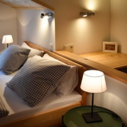Gemütliches Schlafzimmer in Ferienwohnung #5 bei Schliersee-Spitzingsee, ideal für einen entspannten Urlaub.