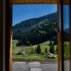 Blick aus Ferienwohnung in Schliersee-Spitzingsee auf Berge und Natur, ideal für Urlaubserholung.