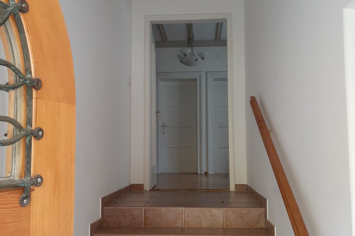Helles Treppenhaus in der Ferienwohnung "Geitau59 II" - ideal für einen gemütlichen Aufenthalt in Geitau. Buchen Sie auf stayfritz.com.
