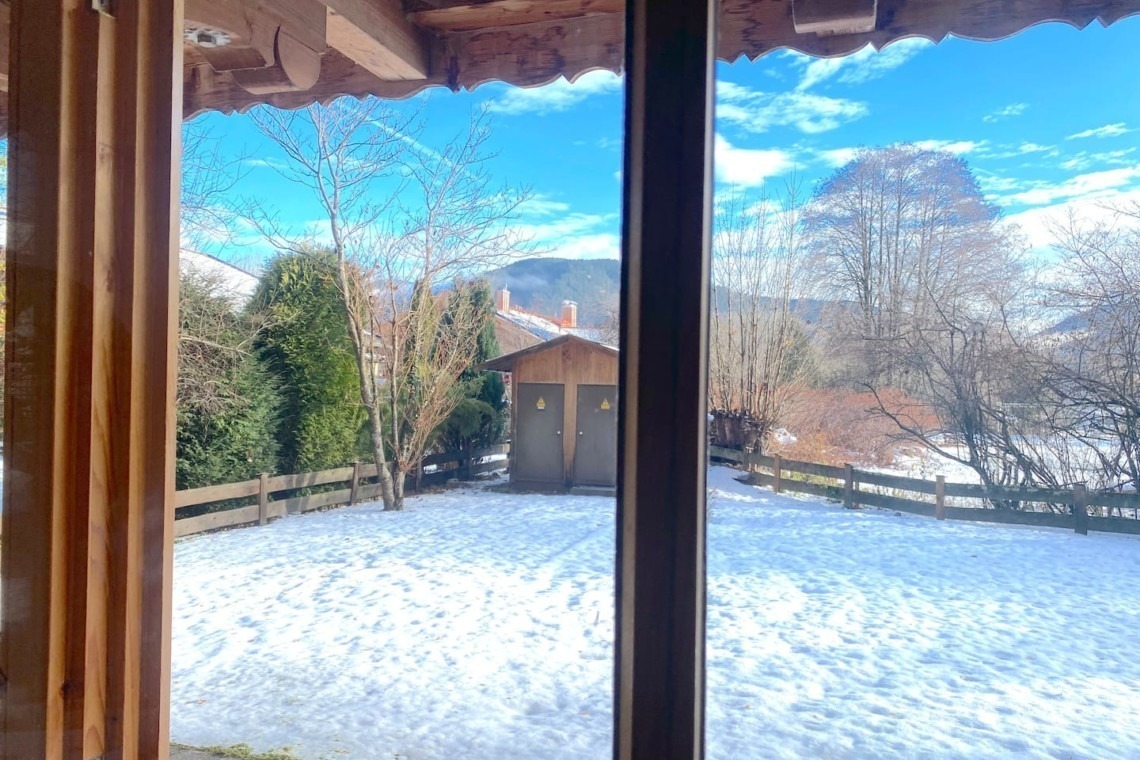 Gemütliche Fewo mit Schnee-Aussicht in Bad Wiessee nahe See. Ideal für Paare. Buchen Sie jetzt auf stayfritz.com!