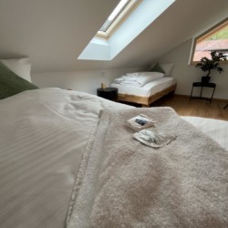 Gemütliches Schlafzimmer in Ferienwohnung Waldkopf, Bayrischzell. Ideal für erholsamen Urlaub in den Alpen. #Bayrischzell #Ferienwohnung