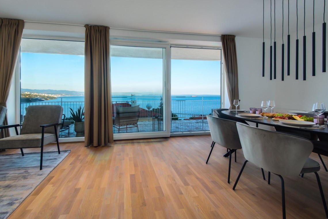 Elegantes Apartment in Opatija mit Meerblick, modernem Interieur und Balkon. Ideal für einen entspannenden Urlaub.