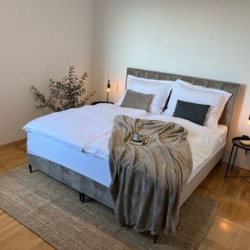Gemütliches, stilvolles Schlafzimmer in Luxury Apartment Calypso, Opatija – Ihr perfekter Rückzugsort!