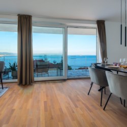 Elegantes Apartment in Opatija mit Meerblick, modernem Interieur und Balkon. Ideal für einen entspannenden Urlaub.