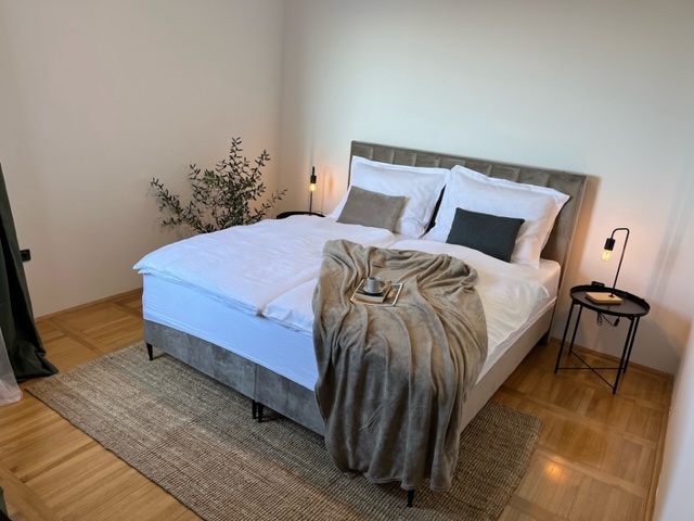 Gemütliches, stilvolles Schlafzimmer in Luxury Apartment Calypso, Opatija – Ihr perfekter Rückzugsort!
