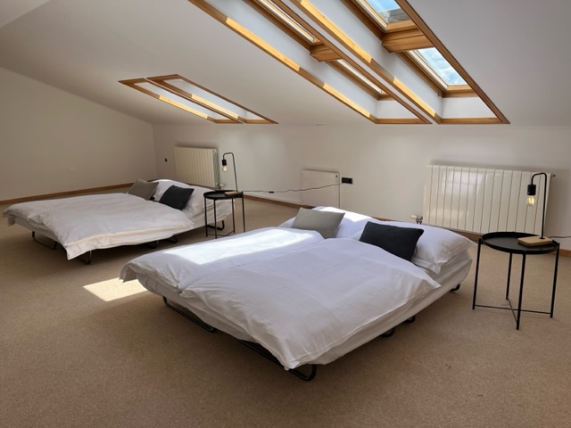 Gemütliche, helle Ferienwohnung in Opatija. Loft-Stil, modern, mit Dachfenstern und komfortablen Betten. Ideal für einen entspannten Urlaub.