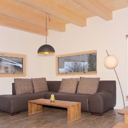 Gemütliches Wohnzimmer in Ferienhaus Alpenflair, Schliersee-Neuhaus – ideal für entspannte Auszeiten.