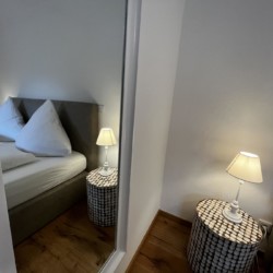 Gemütliches Schlafzimmer in Ferienwohnung Rotwand, Bayrischzell - ideal für erholsamen Urlaub. Buchbar auf stayFritz.com.