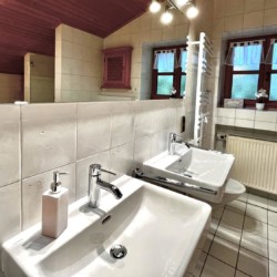 Helles Bad im Ferienhaus am Tegernsee, Rotach-Egern: sauber und einladend. Buchen Sie jetzt bei stayFritz!