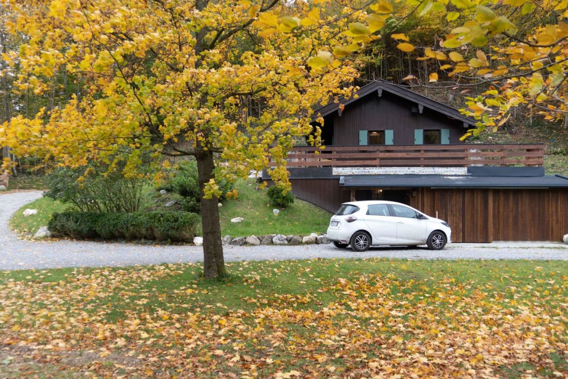 Gemütliches Chalet "Bergidylle" in Geitau, umgeben von Herbstlaub und Natur – perfekt für eine Auszeit!