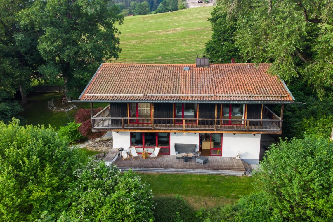 Gemütliche Villa in Fischbachau mit Balkon, Terrasse & grünem Garten, ideal für Erholung & Naturgenuss.
