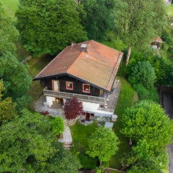 Gemütliche Villa "Panoramablick" in Fischbachau, idyllisch gelegen mit grünem Garten – perfekt für Erholung in der Natur.
