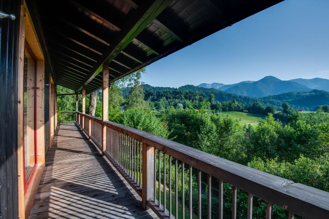 Genießen Sie die Aussicht von der Villa "Panoramablick" in Fischbachau – perfekte Ferienwohnung für Naturfreunde!