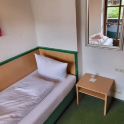 Gemütlich & ruhiges Zimmer in Schlierseer Ferienwohnung "Maximilian Unterleiten" – ideal für Erholung. #stayFritz #Schliersee