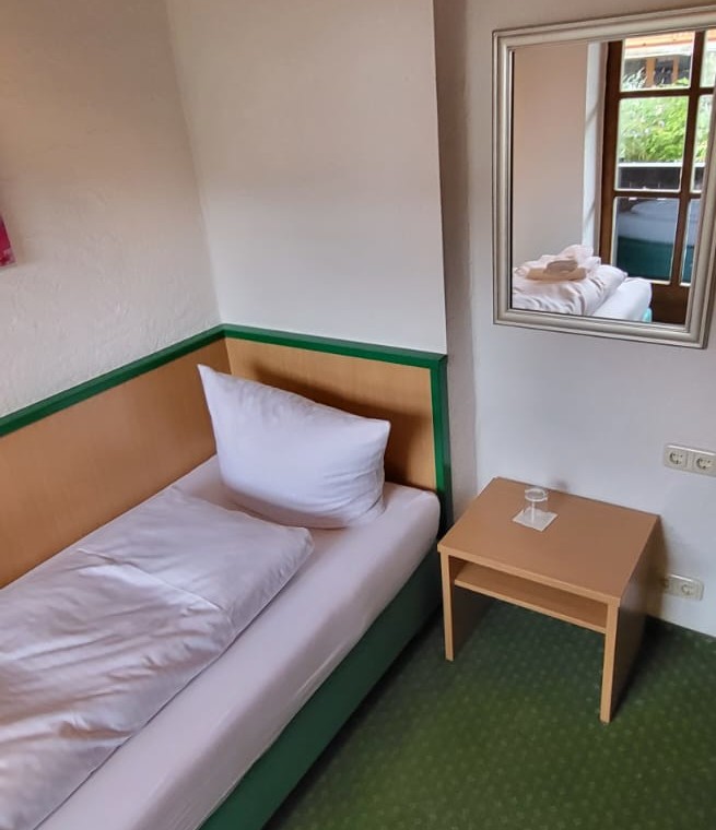 Gemütlich & ruhiges Zimmer in Schlierseer Ferienwohnung "Maximilian Unterleiten" – ideal für Erholung. #stayFritz #Schliersee