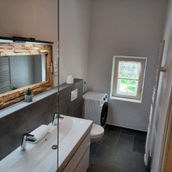Modernes Badezimmer in "Geitau59 III" Ferienwohnung, Geitau – stilvoll & komfortabel, buchbar bei stayFritz.