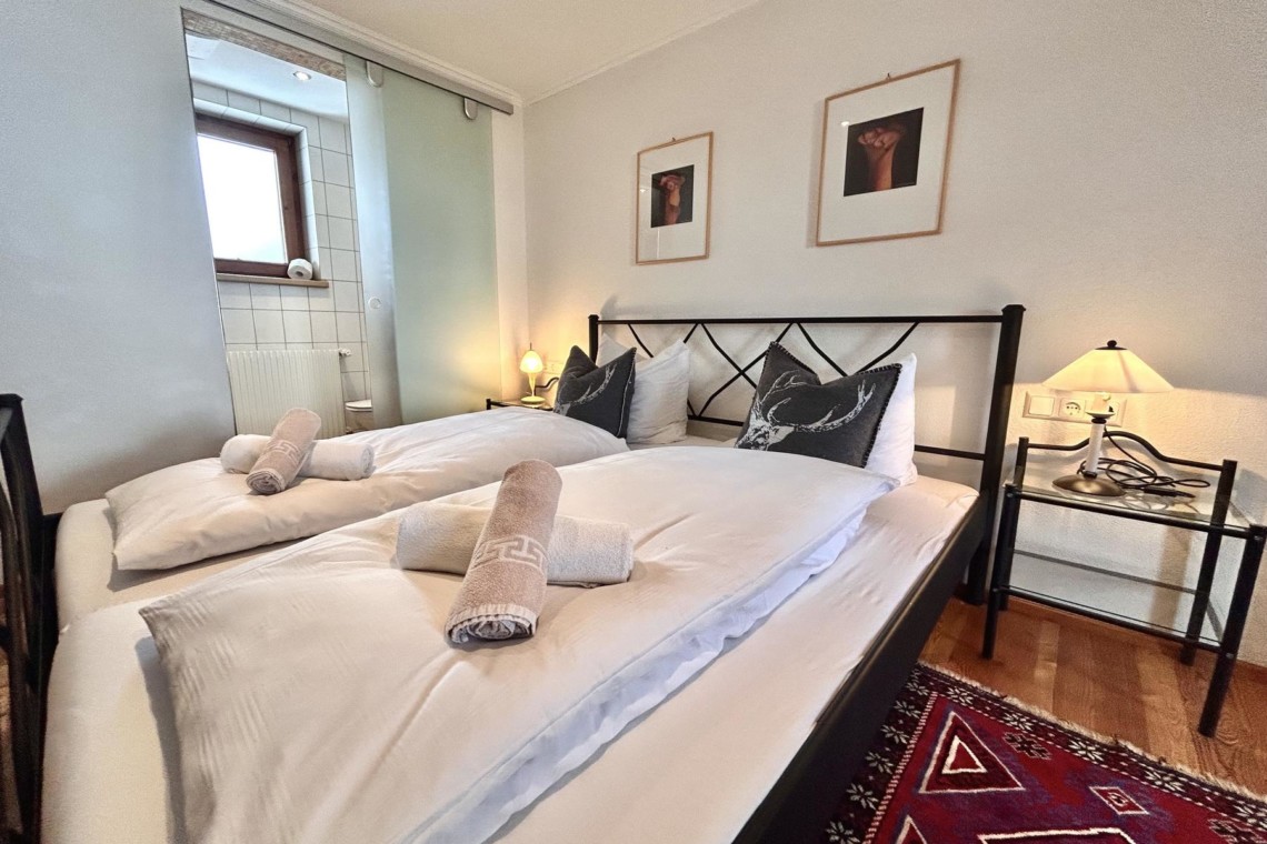 Gemütliches Schlafzimmer in Hillside One, Warth am Arlberg – ideal für Ihren Urlaub.