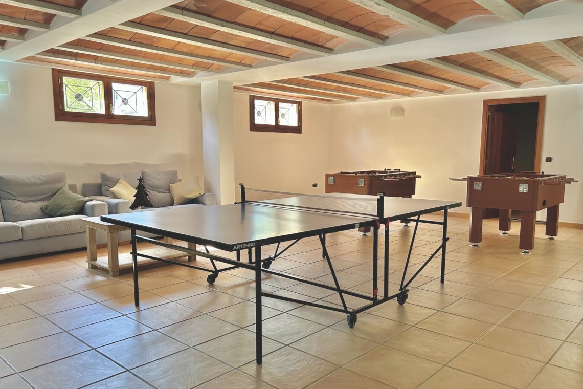 Geräumiges Spielzimmer in Ferienhaus, Costa de la Calma. Ideal für Familienurlaub mit Tischtennis & Kicker.