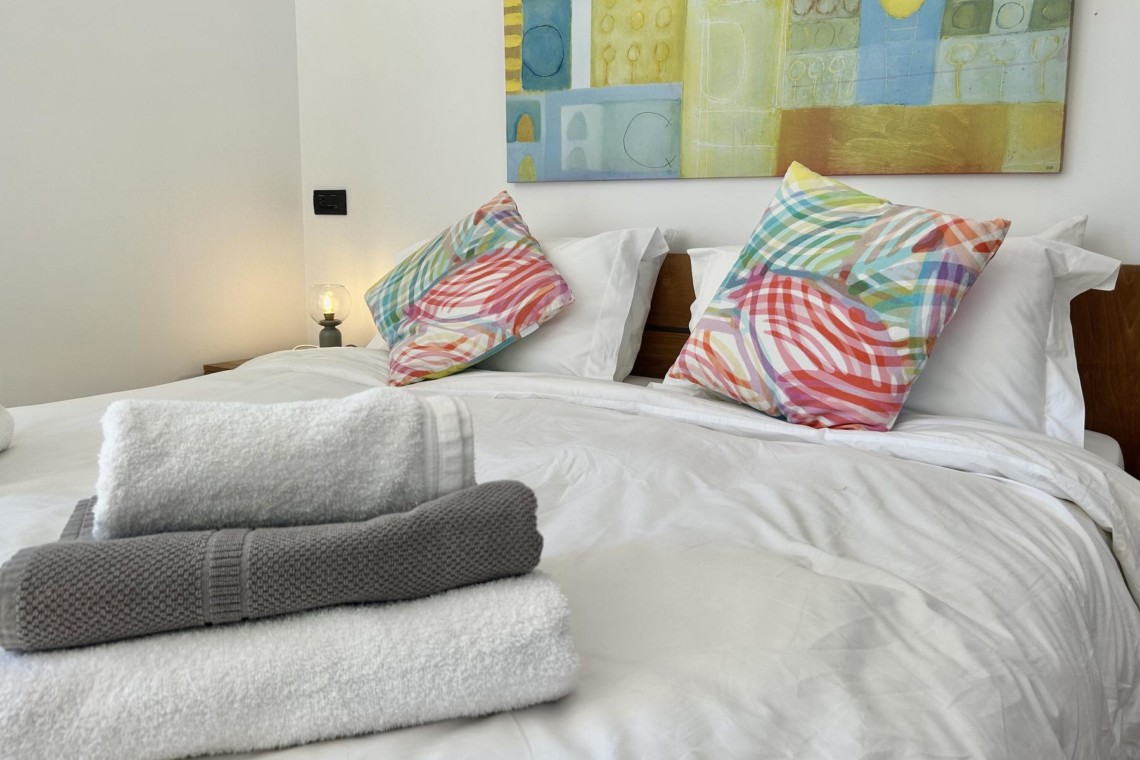 Gemütliches Schlafzimmer in Villa Beachhouse, Costa de la Calma - ideal für entspannte Ferien. Buchen auf stayfritz.com.
