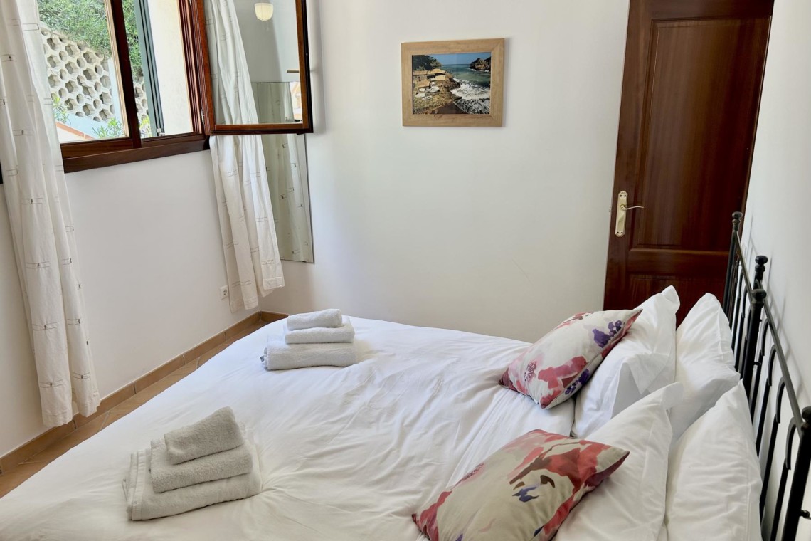 Gemütliches Schlafzimmer in einer Villa Beachhouse, ideal für einen entspannten Urlaub in Costa de la Calma.