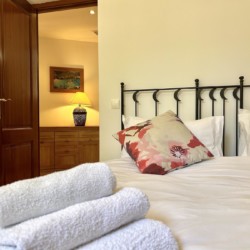 Gemütliches Schlafzimmer in der Villa Beachhouse, Costa de la Calma - ideal für einen entspannten Urlaub. Buchen Sie auf stayfritz.com.