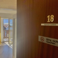 Helles Studio #18, Inselblick, Nichtraucher, Balkon mit Bergsicht, ideal für Schliersee-Urlaub.