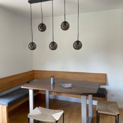 Moderner Essbereich im Apartment am Tegernsee, ideal für Ihre Auszeit in Tegernsee.
