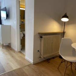 Gemütliches Apartment in Bad Wiessee, perfekt für 2, nahe Tegernsee, mit moderner Einrichtung und hellem Interieur.