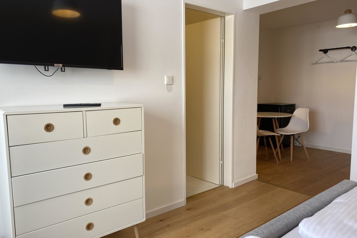 Gemütliches Studio-Apartment in Bad Wiessee, ideal für zwei Personen, modern und hell eingerichtet.