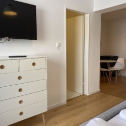 Gemütliches Studio-Apartment in Bad Wiessee, ideal für zwei Personen, modern und hell eingerichtet.
