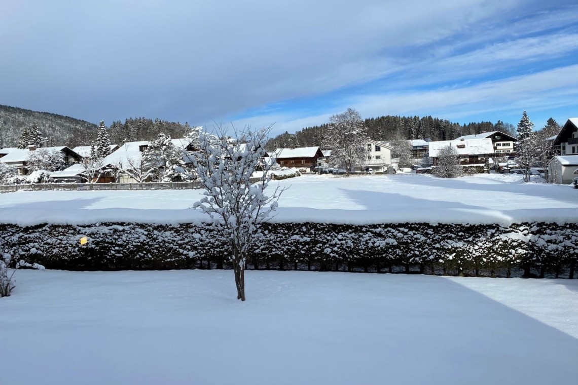 Idyllische Winteraussicht in Bad Wiessee, perfekt für eine gemütliche Ferienwohnung. #Tegernsee #Urlaub