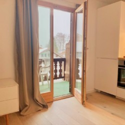 Helle FeWo in Bad Wiessee mit Balkon, moderner Einrichtung und Küche - Ihr Urlaubszuhause!