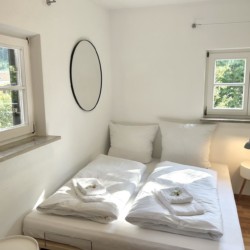 Helles, gemütliches Zimmer in Hausham "Huberspitz" Apartment, perfekt für entspannten Urlaub. Buchen auf stayfritz.com.