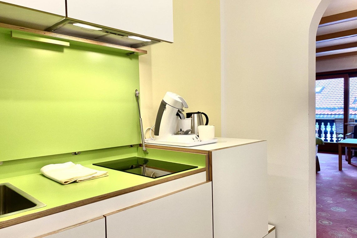 Moderne Küche in Ferienwohnung Work & Play, Bad Wiessee - ideal für Selbstversorger.