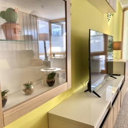 Helles Studio in Schliersee, moderne Einrichtung, Terrassenzugang – ideal für Entspannung.