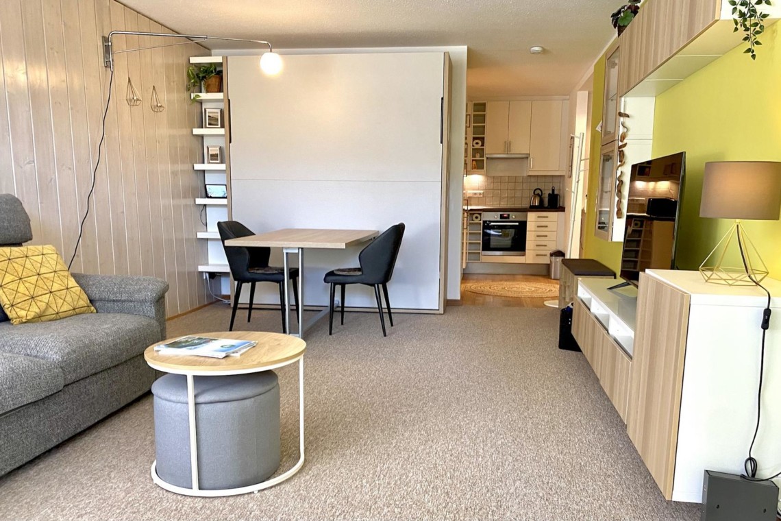Helles Studio in Schliersee mit moderner Küche, gemütlicher Sitzecke und Essplatz. Ideal für Urlaub.