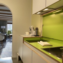 Gemütliche Suite in Bad Wiessee mit moderner Küche & stilvollem Wohnbereich. Ideal für einen erholsamen Urlaub im Alpenvorland. #Ferienwohnung
