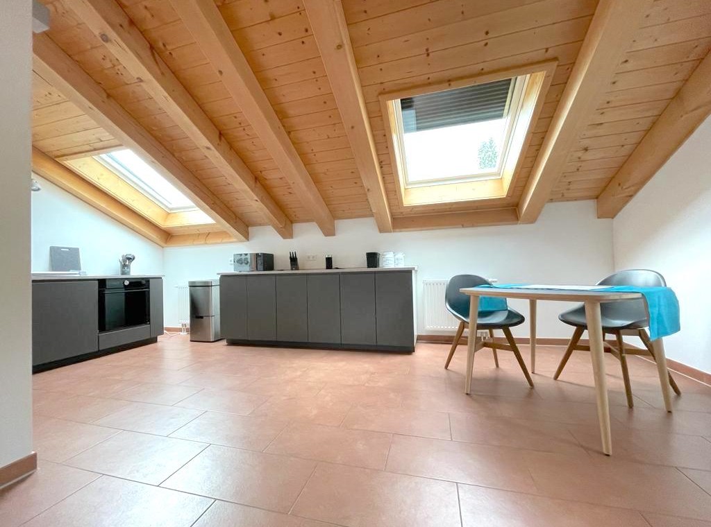 Helles Penthouse "Birken16" in Bad Wiessee, moderne Küche, gemütliche Ausstattung, ideal für den Urlaub am Tegernsee. #Ferienwohnung #BadWiessee