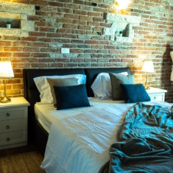 Gemütliches Schlafzimmer in Villa Avalon, Muntrij, ideal für Urlaub – buchbar auf stayfritz.com.