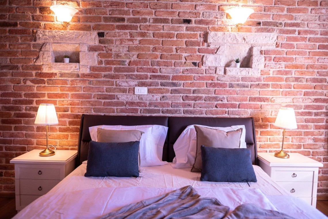 Gemütliches Schlafzimmer in der Villa Avalon, Muntrij – ideal für eine entspannende Auszeit. Buchen auf stayfritz.com.