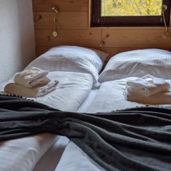 Gemütliches Zweibettzimmer im Chalet "Bergidylle", Geitau - ideal für einen erholsamen Aufenthalt.