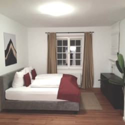 Gemütliches Zimmer in Geitau59 II, ideal für Ferienaufenthalt, mit stilvollem Interieur und Komfort. #GeitauFerienwohnung