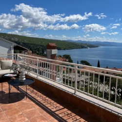 Traumhafte Ferienwohnung in Opatija mit Meerblick-Balkon, ideal für den perfekten Urlaub an der Adria.