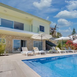 Luxuriöse Villa Titania in Opatija mit Pool und Meerblick. Ideale Unterkunft für einen entspannenden Urlaub. Buchen Sie jetzt!